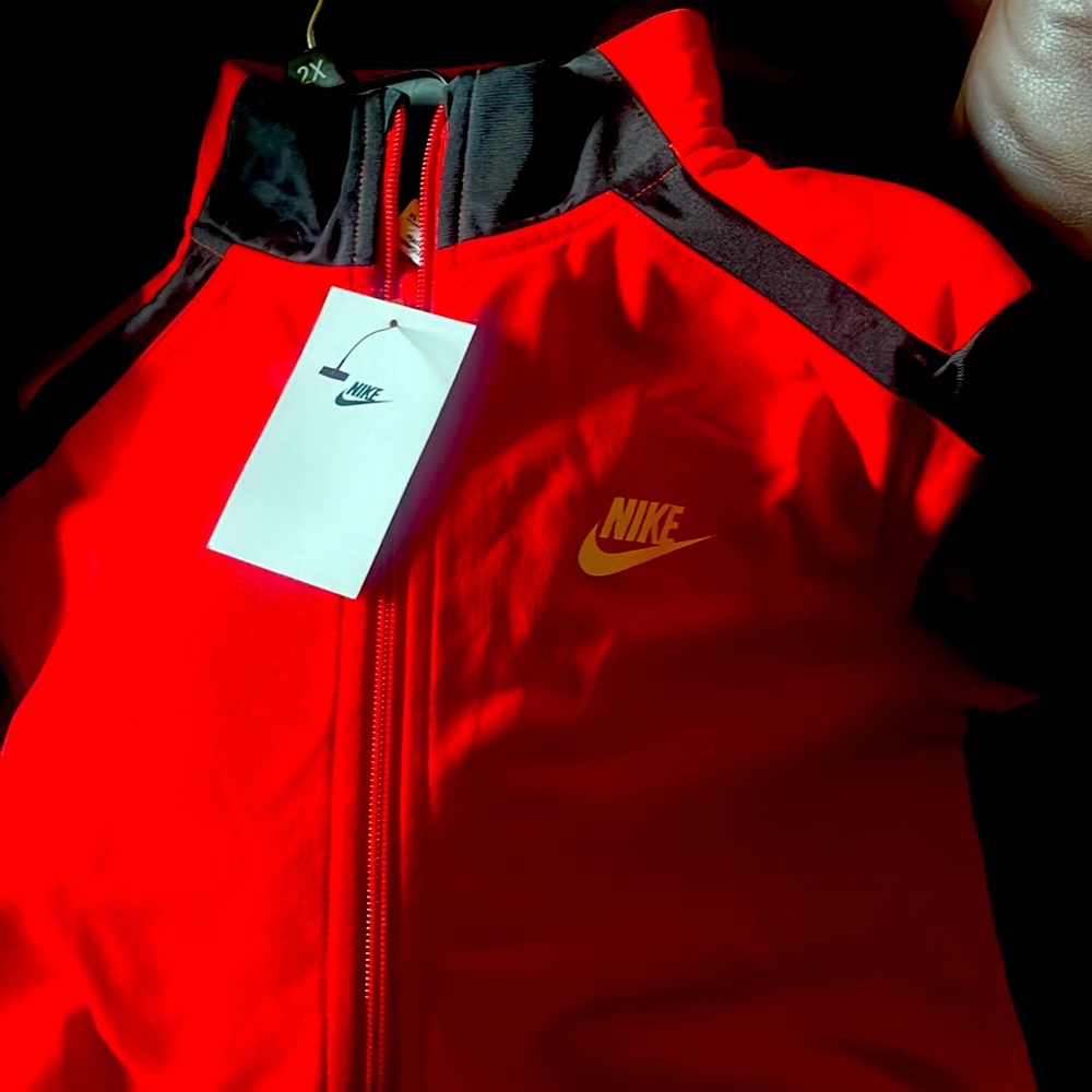 KIDS XL NIKE 2 PIECE SET. BRAND NEW.